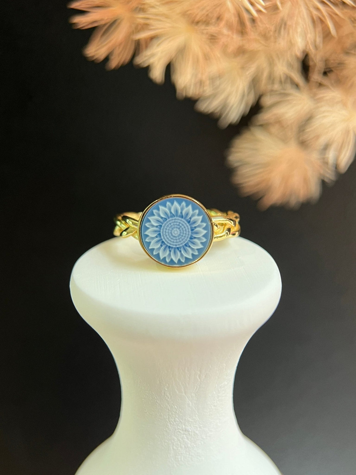 Cameo Ring Daisy Blue