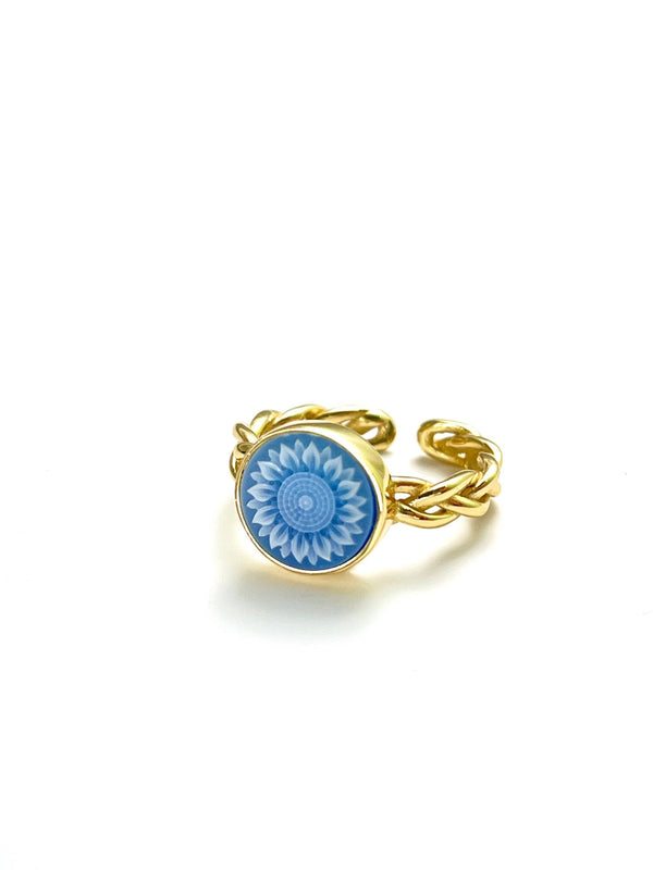 Cameo Ring Daisy Blue