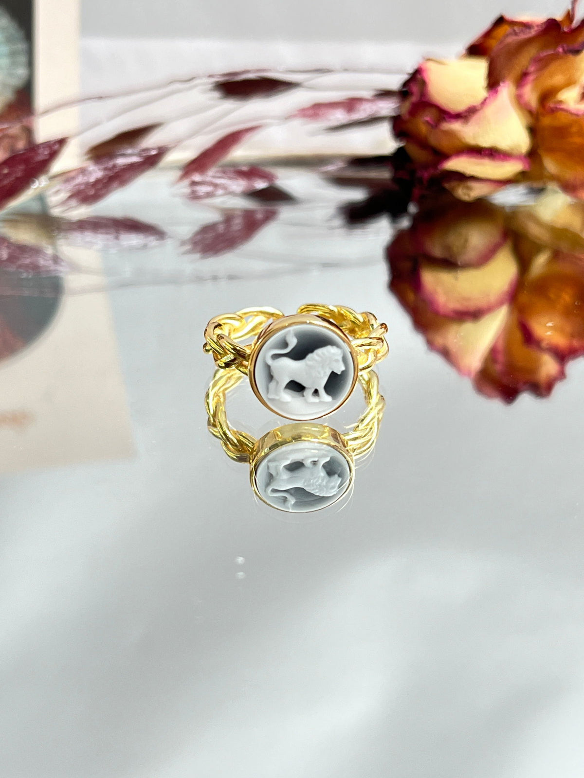 Zodiac Cameo Ring LEO - Carameo Jewels